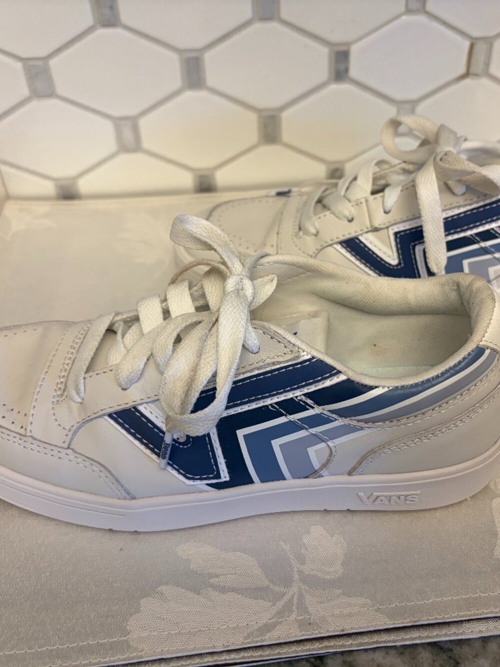 Vans ComfyCush White Leather Sneakers Women’s 7.5 Low Top